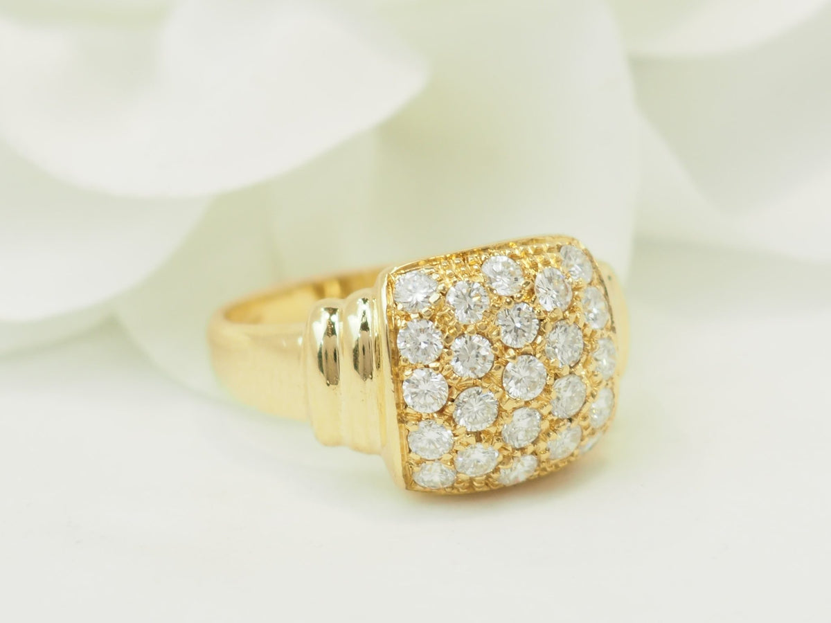 Bague vintage L'Aurore en or jaune 18kt avec un pavage de diamants taille brillant de 0,90ct