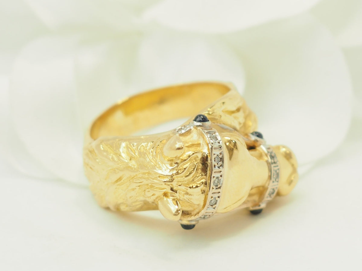 Bague tête de cheval L'Aurore en or jaune 18 carats ornée de diamants et de saphirs calibrés