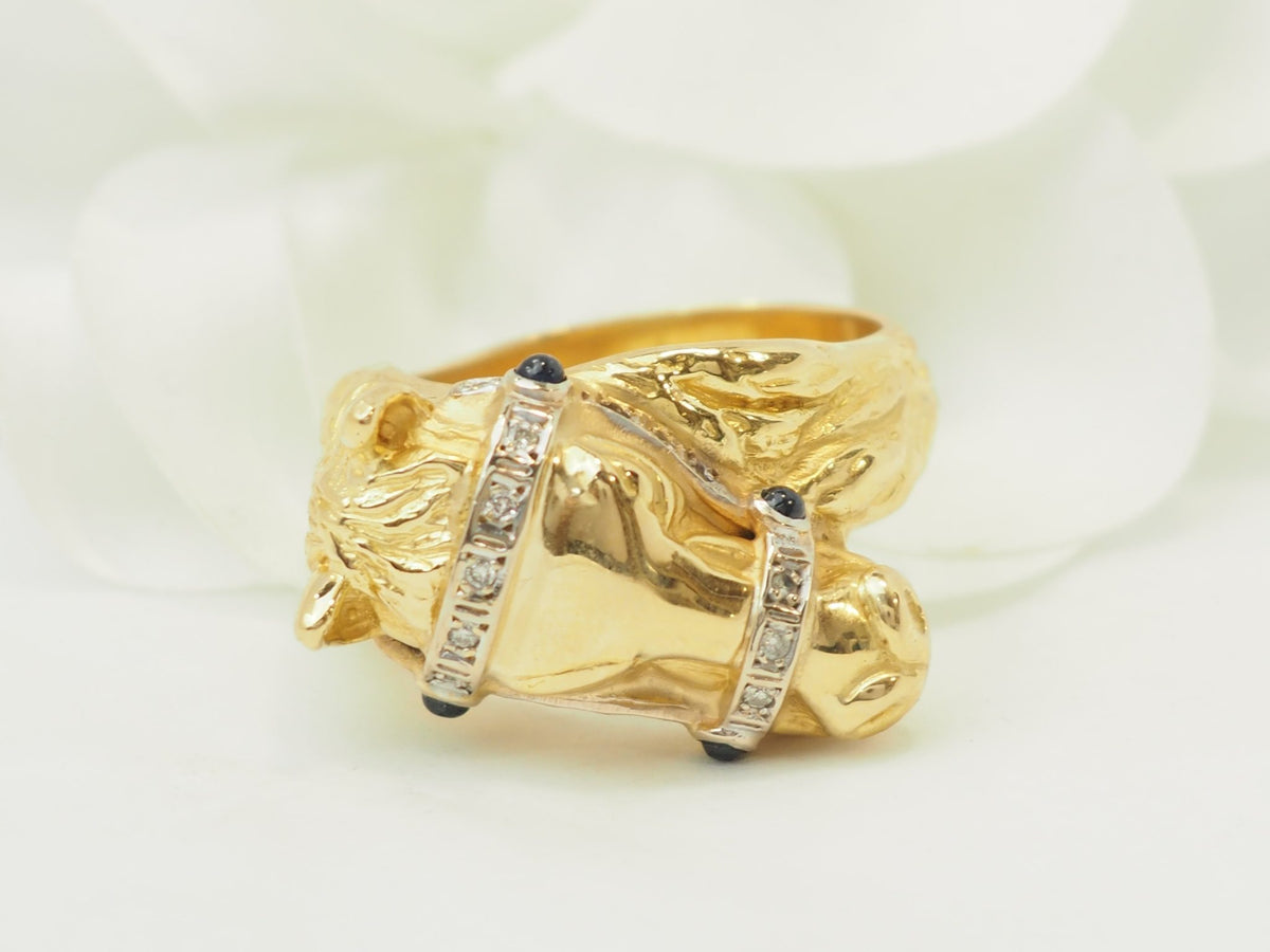 Bague tête de cheval L'Aurore en or jaune 18 carats ornée de diamants et de saphirs calibrés