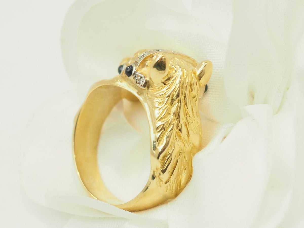 Bague tête de cheval L'Aurore en or jaune 18 carats ornée de saphirs et diamants sur un pétale blanc