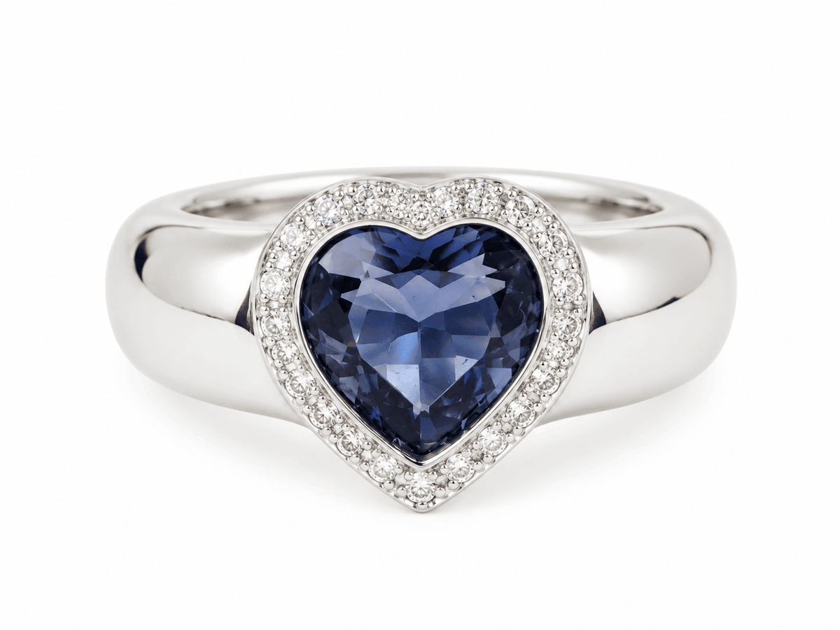 Bague L'Aurore Piaget en or blanc avec tanzanite en forme de cœur entourée de diamants étincelants