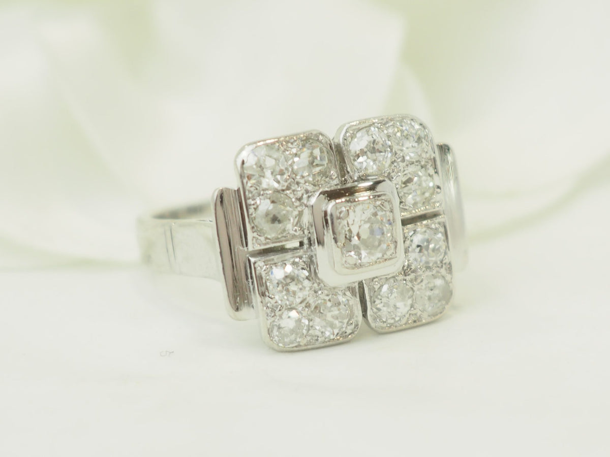 Bague Art Déco L'Aurore en or blanc 18 carats ornée de diamants taille ancienne totalisant environ 1,20 carat