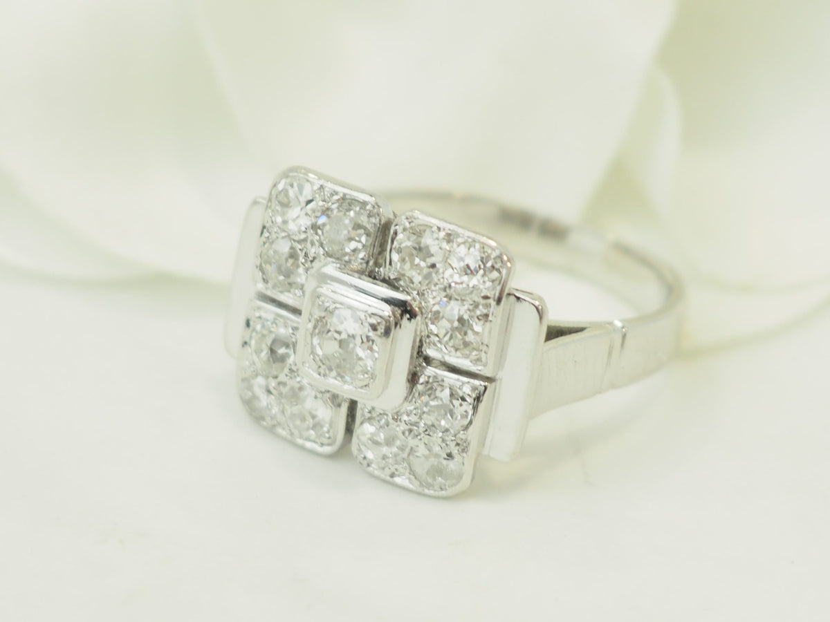 Bague Art Déco L'Aurore en or blanc 18 carats ornée de diamants taille ancienne totalisant environ 1,20 carat