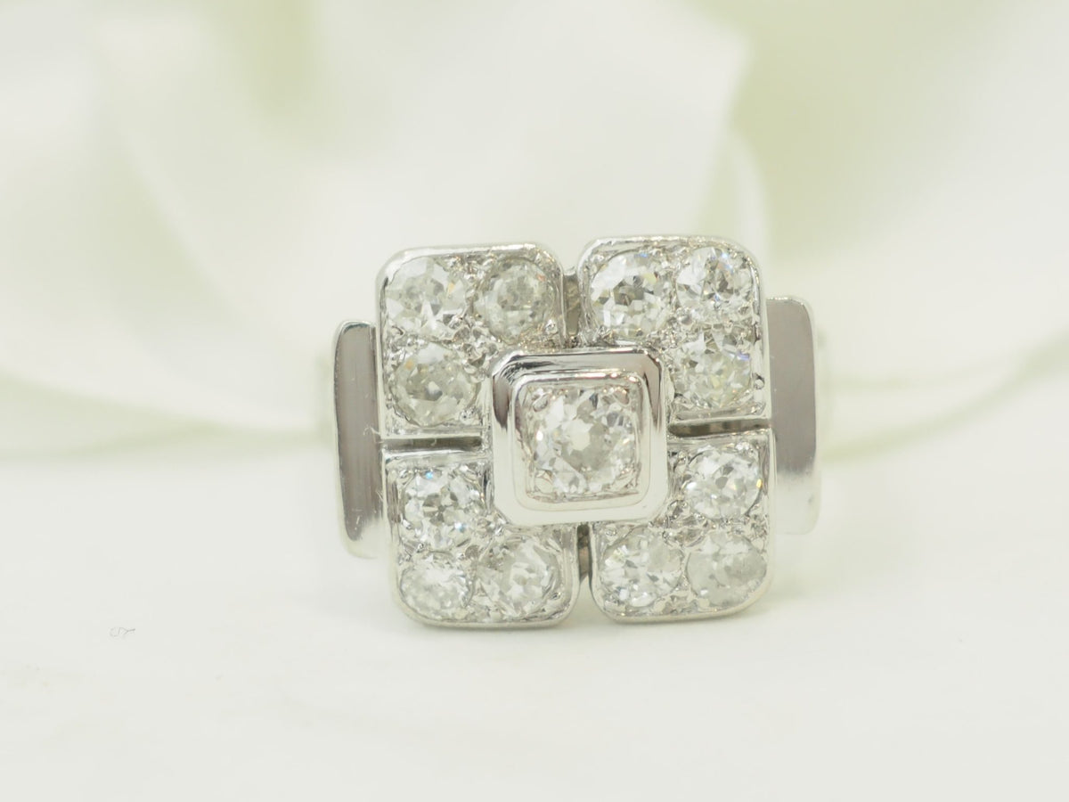 Bague Art Déco L'Aurore en or blanc 18 carats ornée de diamants taille ancienne totalisant 1,20 carat