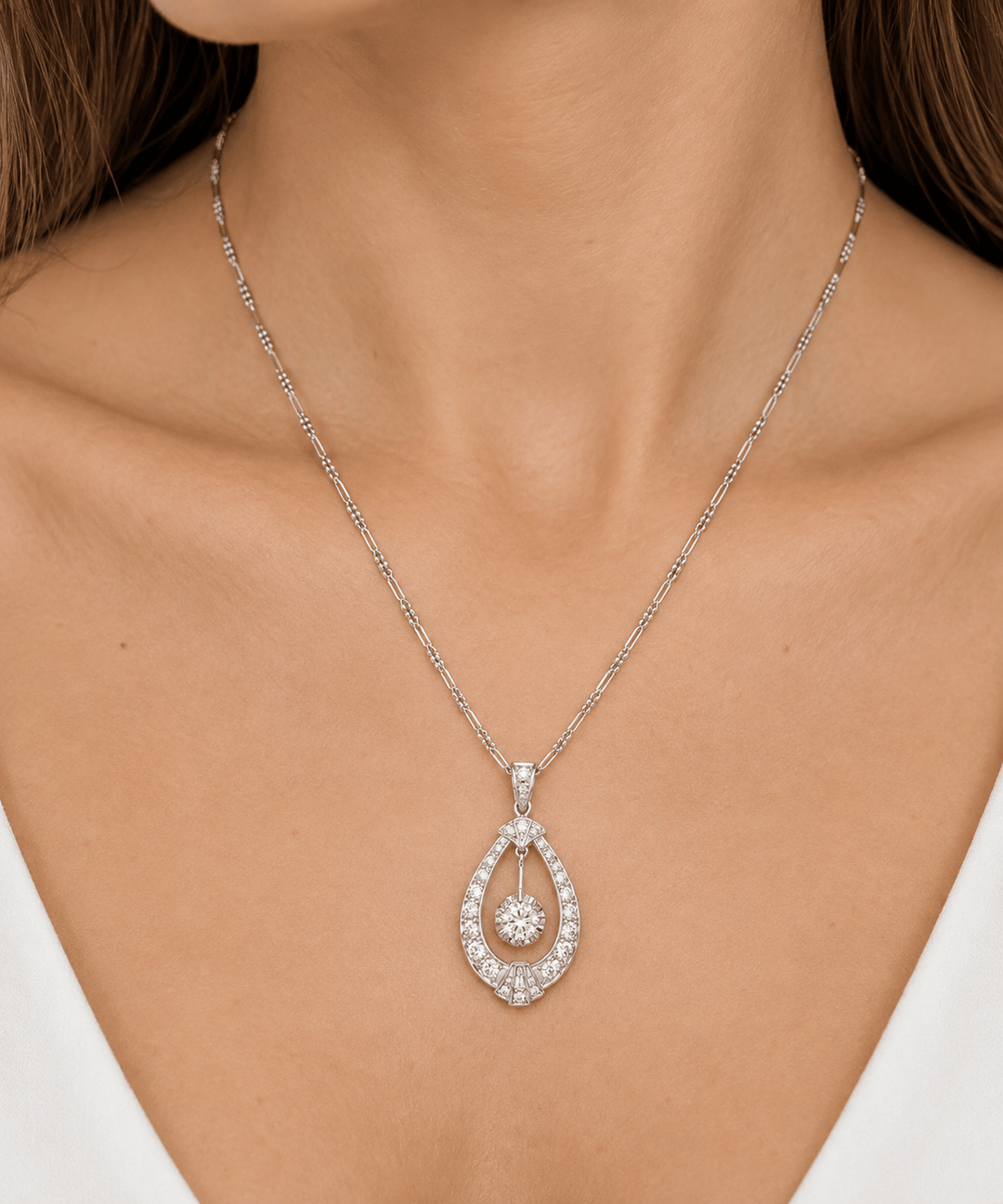 Collier Art déco en or blanc et diamants