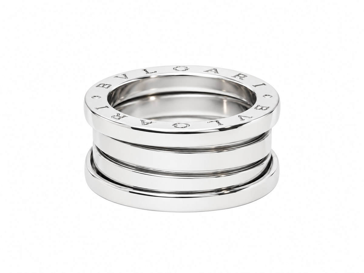 Bague Bvlgari B.ZERO1 en or blanc 18 carats, 8 mm de largeur, avec signature gravée, proposée par L'Aurore
