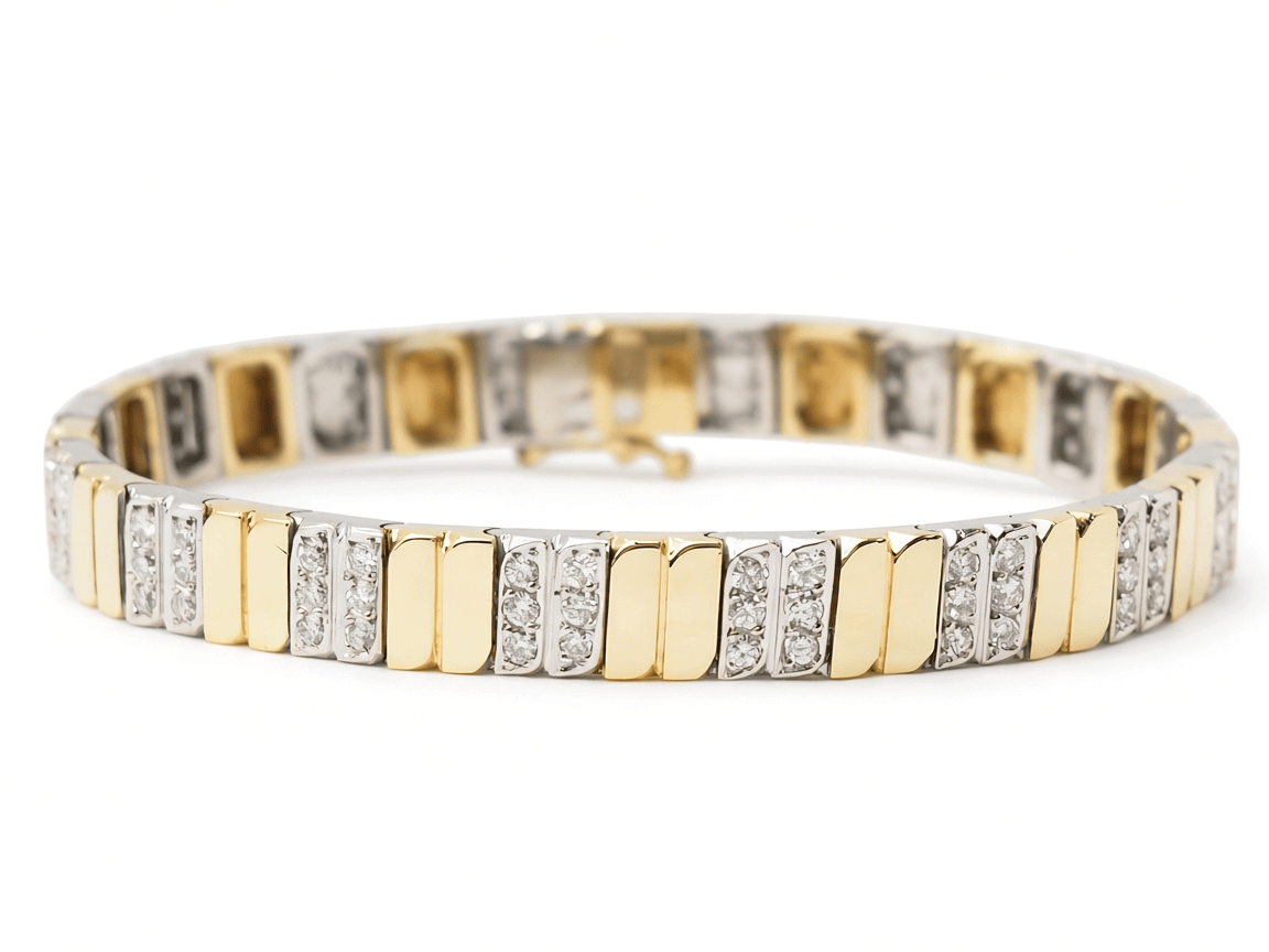 Bracelet vintage L'Aurore en or jaune et blanc 18 carats, orné de diamants taille brillant sur maillons articulés.