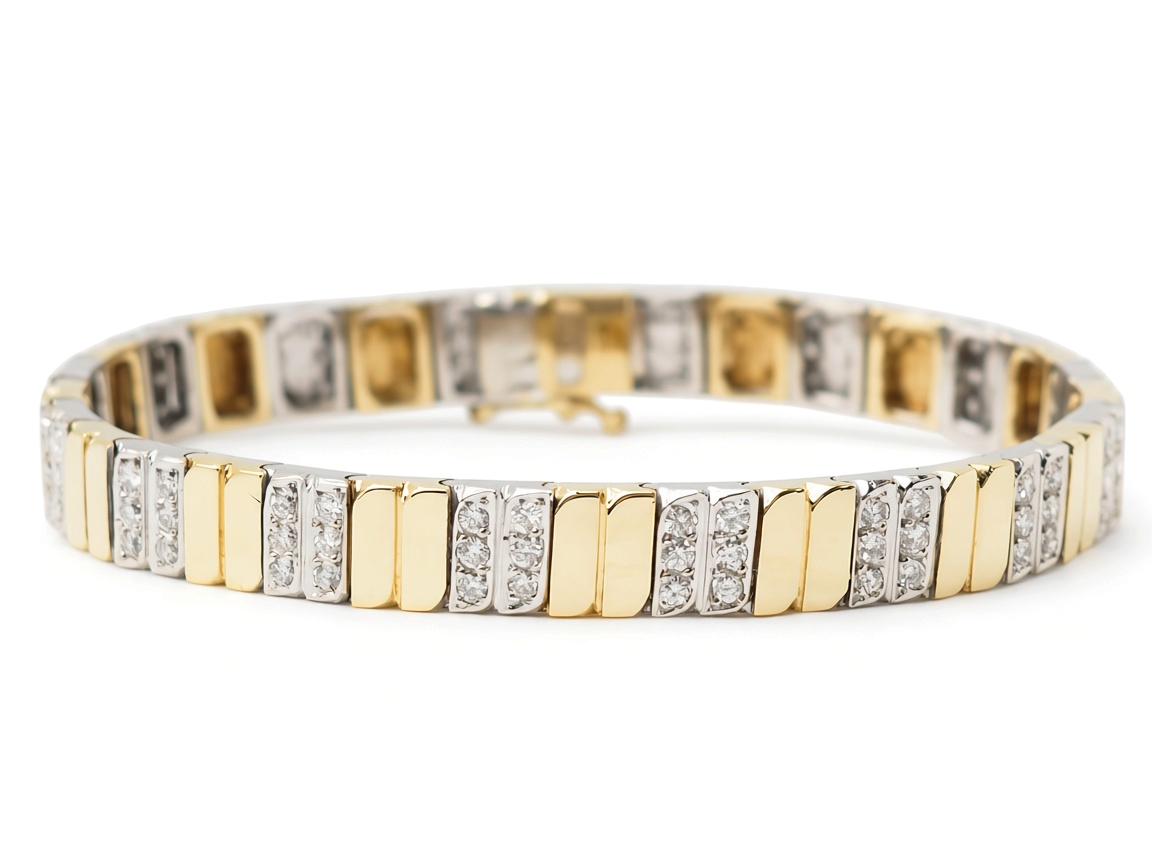 Bracelet vintage L'Aurore en or jaune et blanc 18 carats, orné de diamants taille brillant sur maillons articulés.