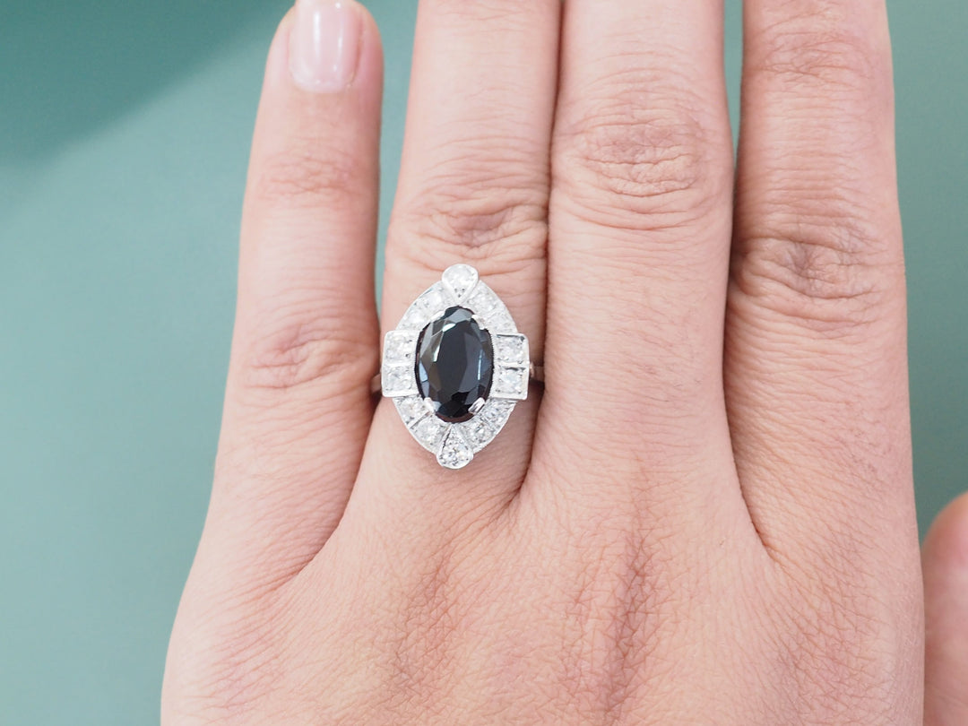 Bague Art Déco en Platine, saphir et diamants