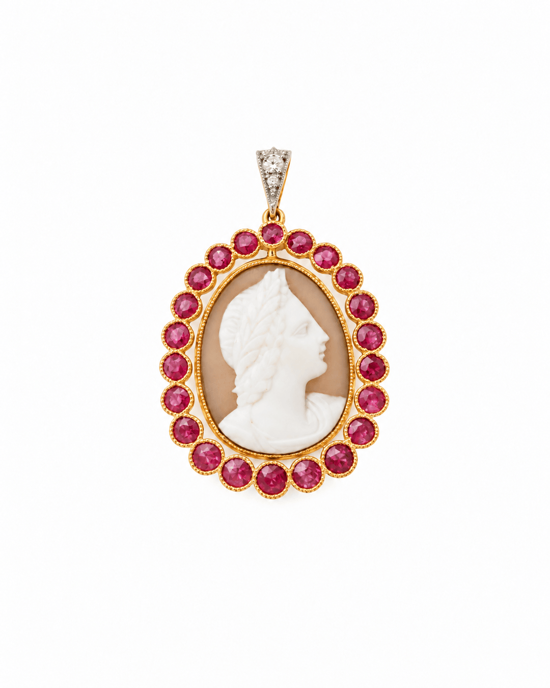 Pendentif camée en or jaune rubis et diamants