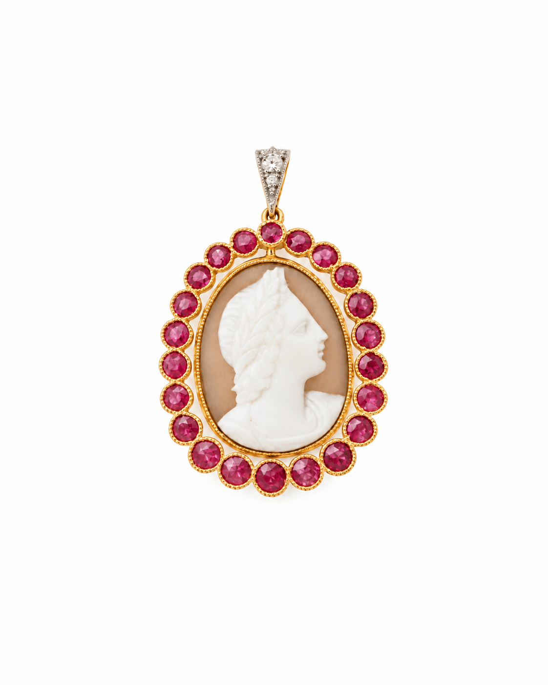 Pendentif camée en or jaune rubis et diamants