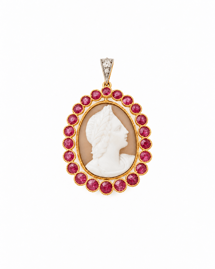 Pendentif camée en or jaune rubis et diamants