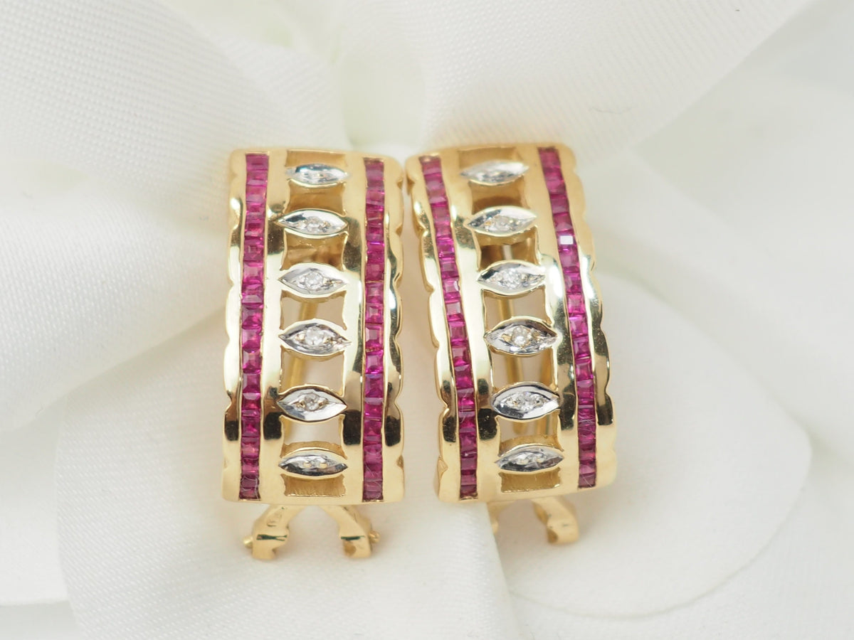 Boucles d'oreilles en or jaune serties de ubis et diamants 