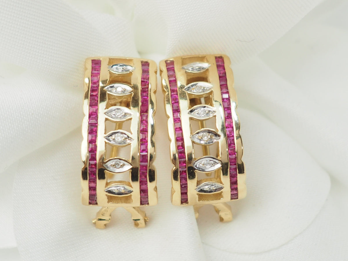 Boucles d'oreilles à clips en or jaune et rubis