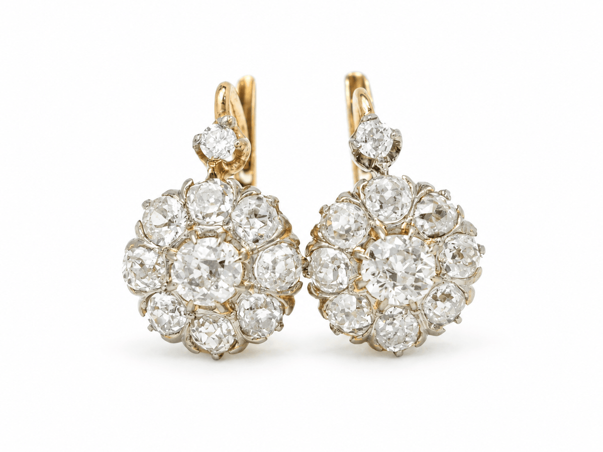 Dormeuses marguerite L'Aurore anciennes en or jaune et platine avec diamants taille ancienne totalisant 2,20 carats