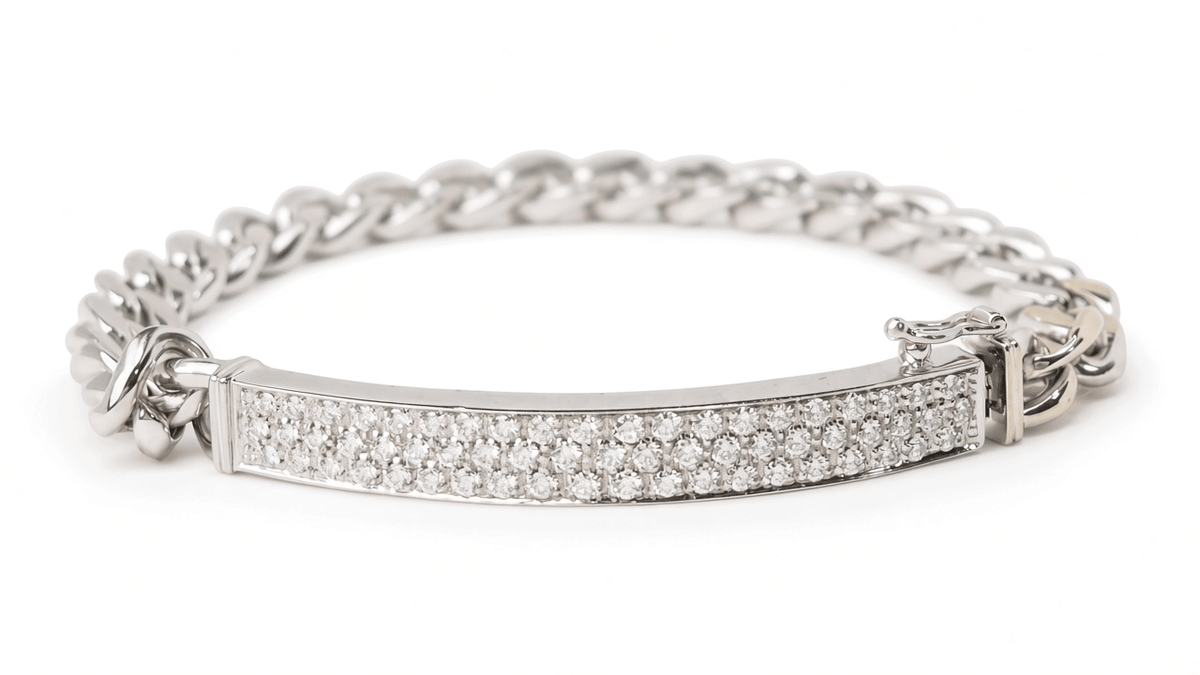 Bracelet L'Aurore en or blanc 18 carats maille gourmette avec plaque pavée de diamants taille brillant