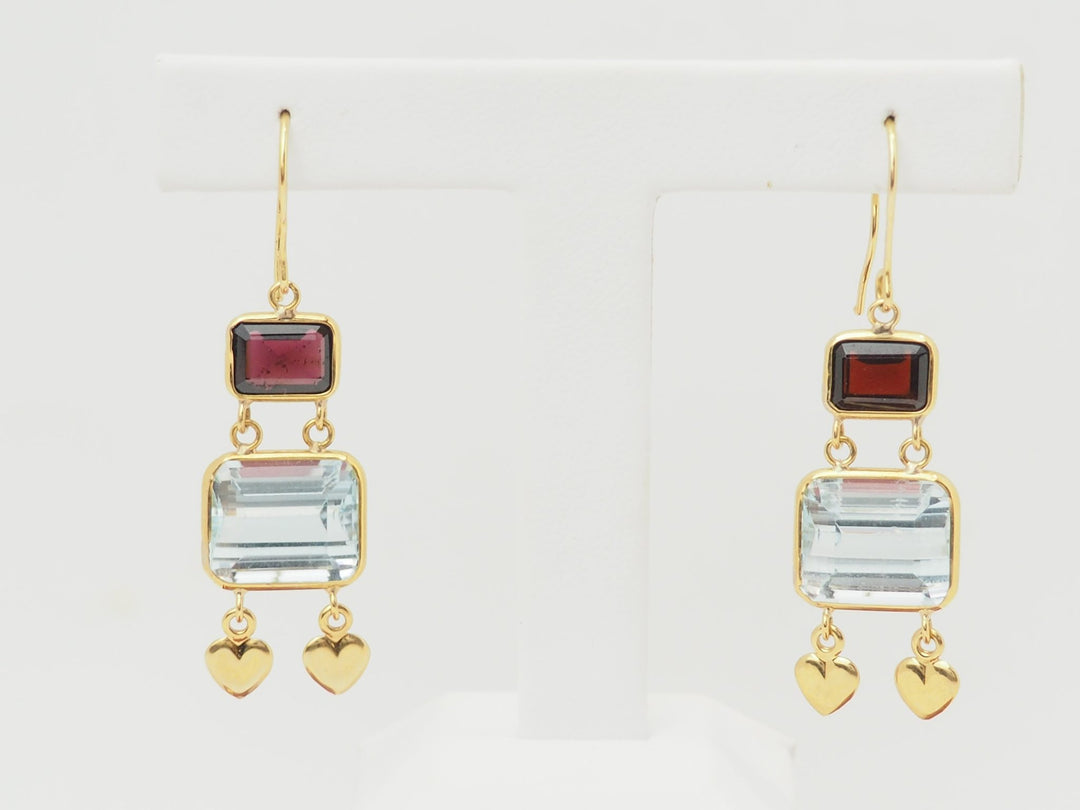 Boucles d’oreilles pendantes en or jaune 18K – Aigues-marines &amp; grenats