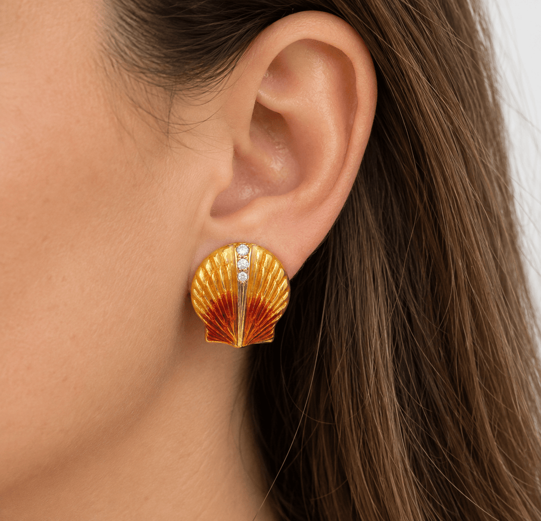 Boucles d’oreilles vintage coquillage émaillé or 18K et diamants