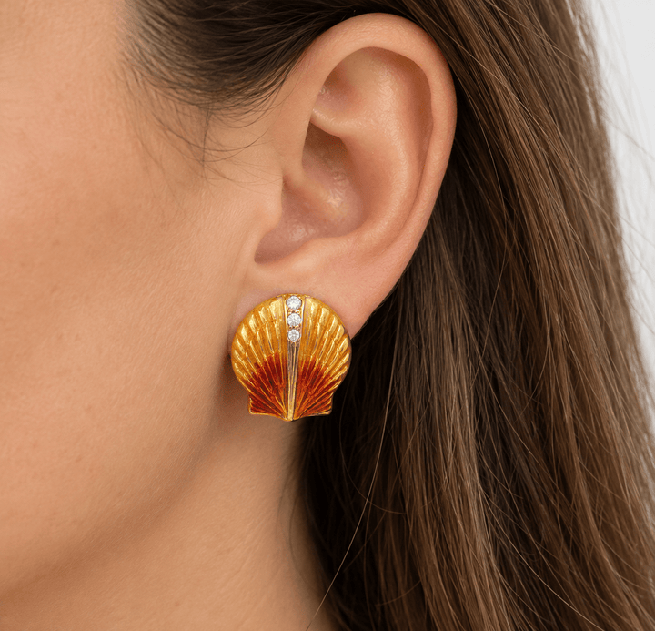 Boucles d’oreilles vintage coquillage émaillé or 18K et diamants
