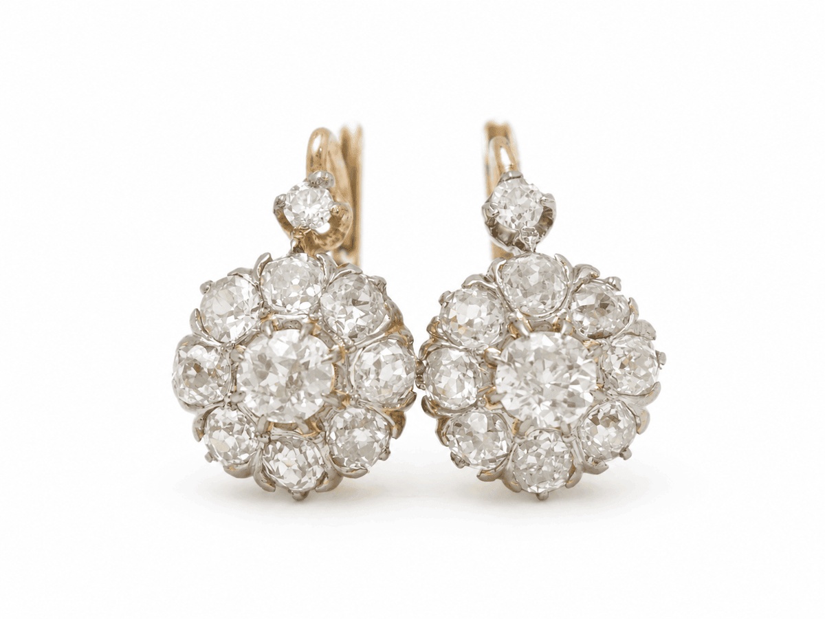 Dormeuses marguerite L'Aurore en or jaune et platine ornées de diamants taille ancienne totalisant 2,20 carats