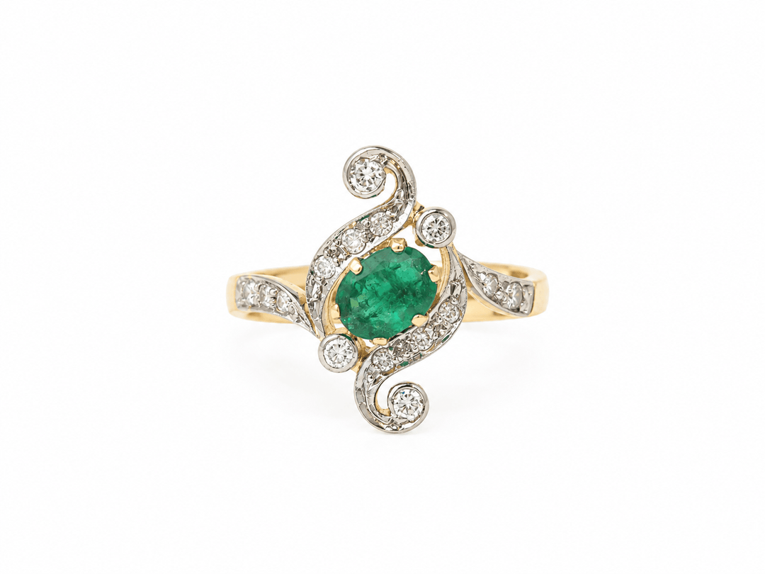 Bague Art Nouveau en or jaune émeraude 0,60 ct et diamants