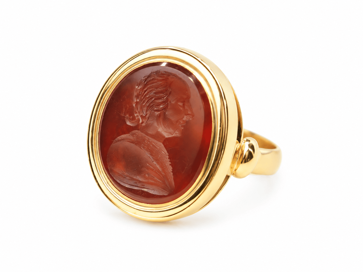 Bague intaille sur cornaline en or jaune et or rose