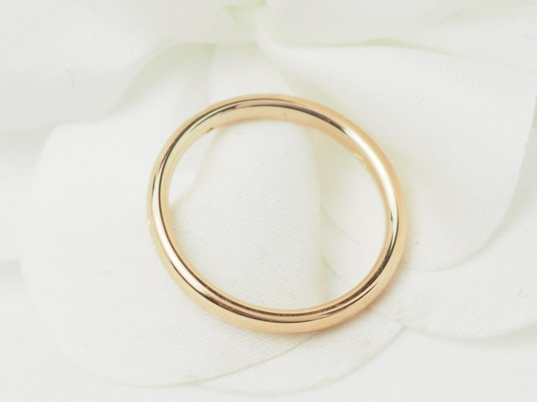 Bague Pomellato Lucciole en or rose 18 carats avec un diamant brillant, présentée par L&