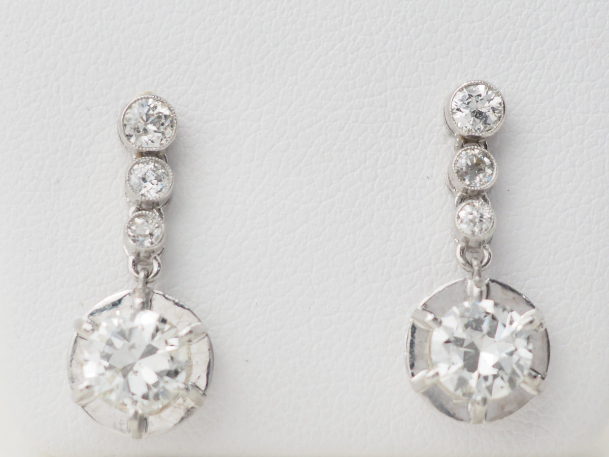 Paire de dormeuses anciennes en or blanc et diamants