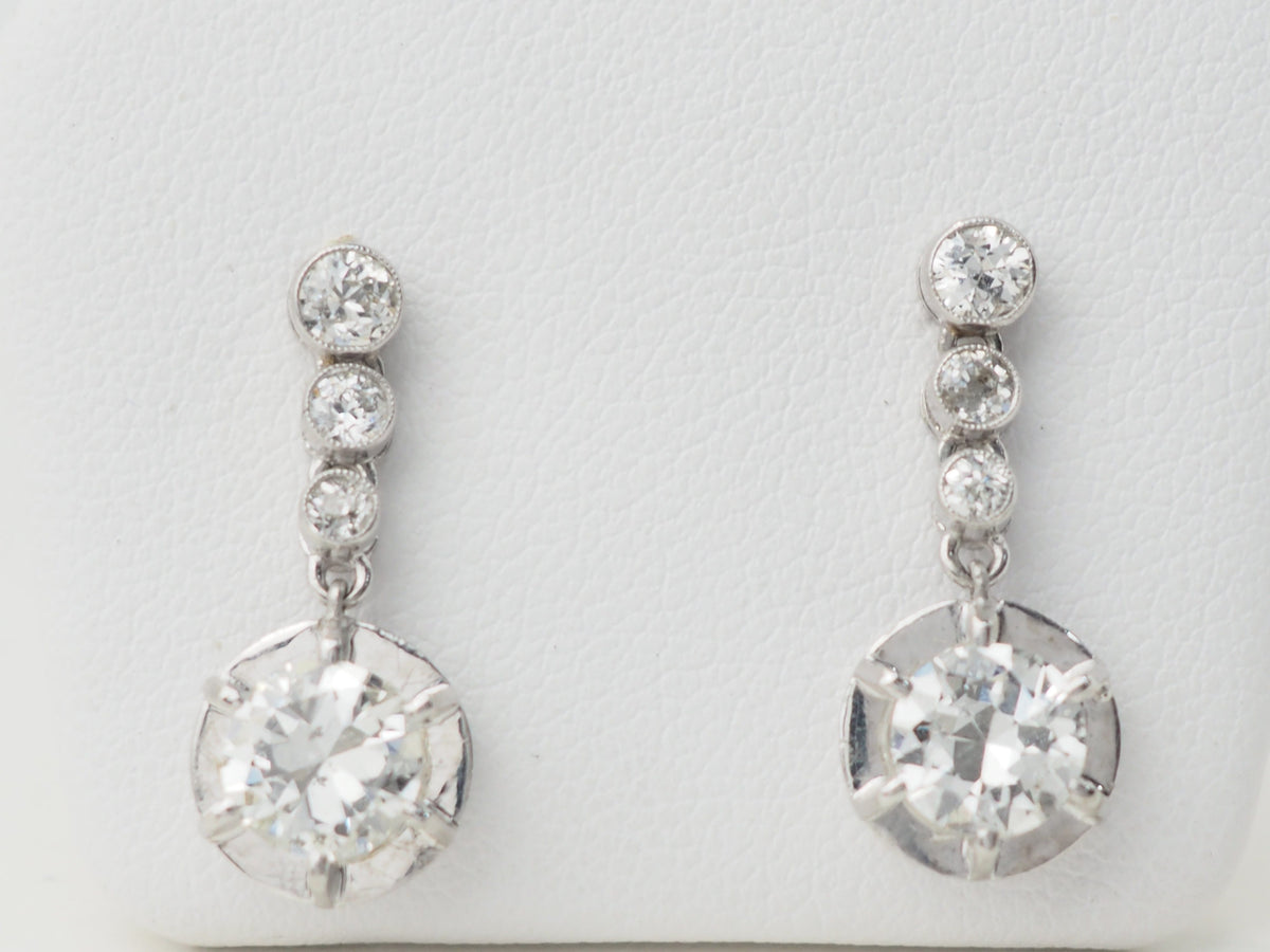 Paire de dormeuses anciennes en or blanc et diamants