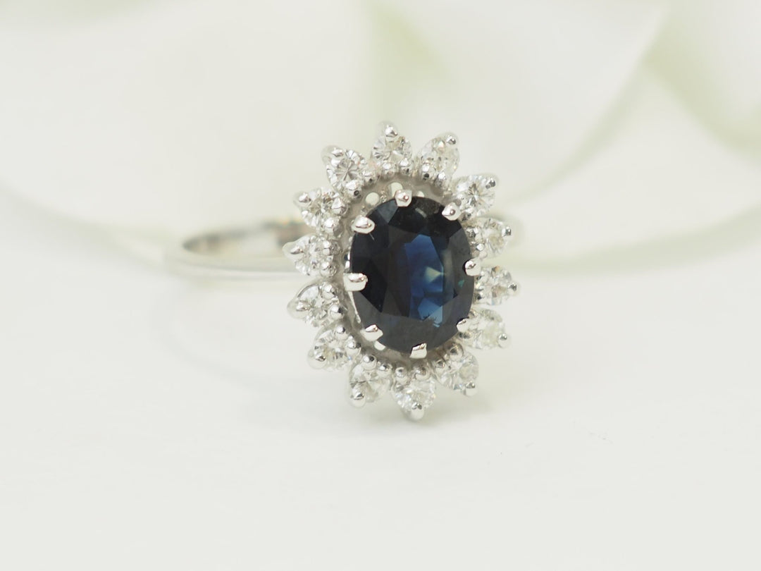 Bague marguerite ancienne saphir et diamants en or blanc 18 ct