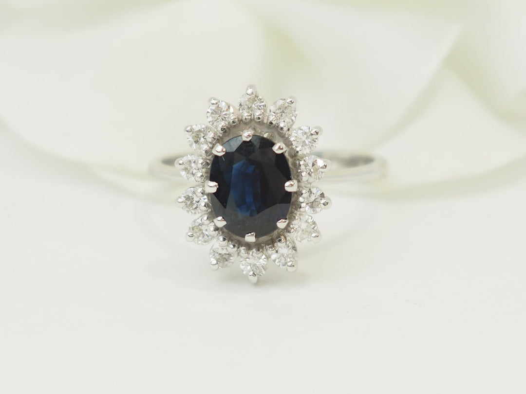 Bague marguerite ancienne saphir et diamants en or blanc 18 ct