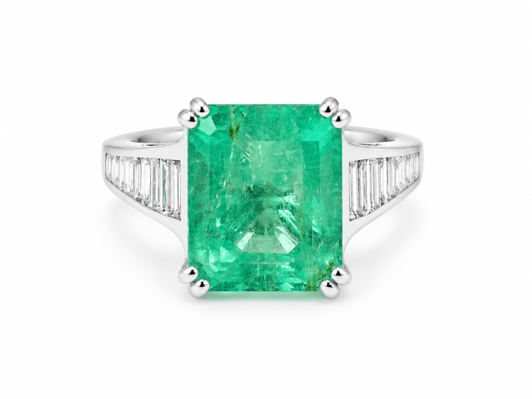 Bague en or blanc, Emeraude 7cts de Colombie et diamants