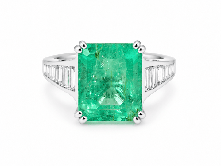 Bague en or blanc, Emeraude 7cts de Colombie et diamants