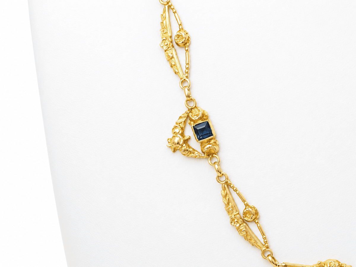 Collier Art Nouveau draperie en or jaune et saphirs