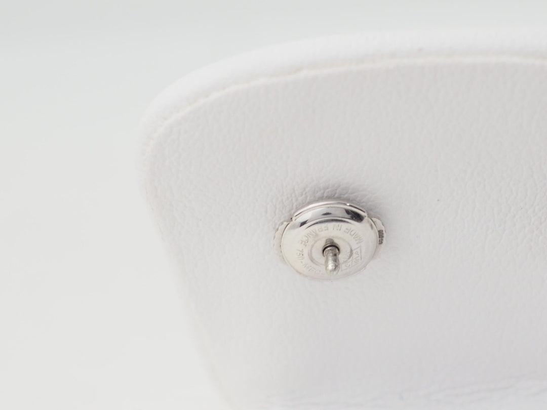Fermoir Alpa en or blanc 18kt sur une paire de dormeuses anciennes L&