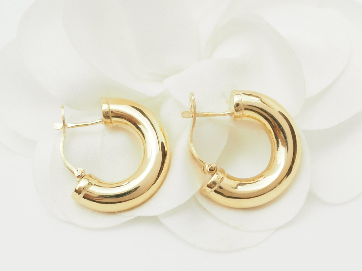Boucles d'oreilles créoles épaisses L'Aurore en or jaune 18 carats poli, diamètre 23 mm avec fermoir à charnière.