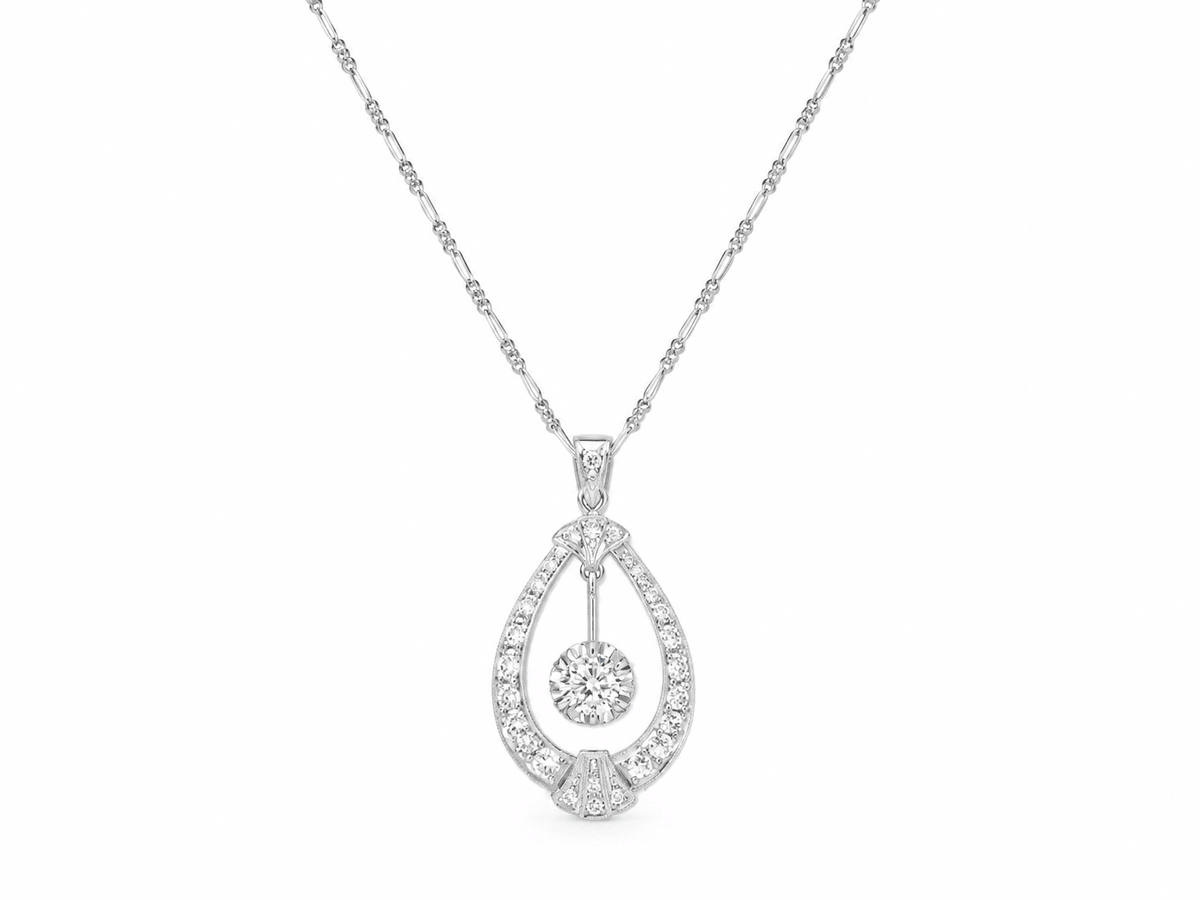 Collier L'Aurore style Art déco en or blanc 18 carats avec pendentif  en forme de poire serti de diamants taille ancienne
