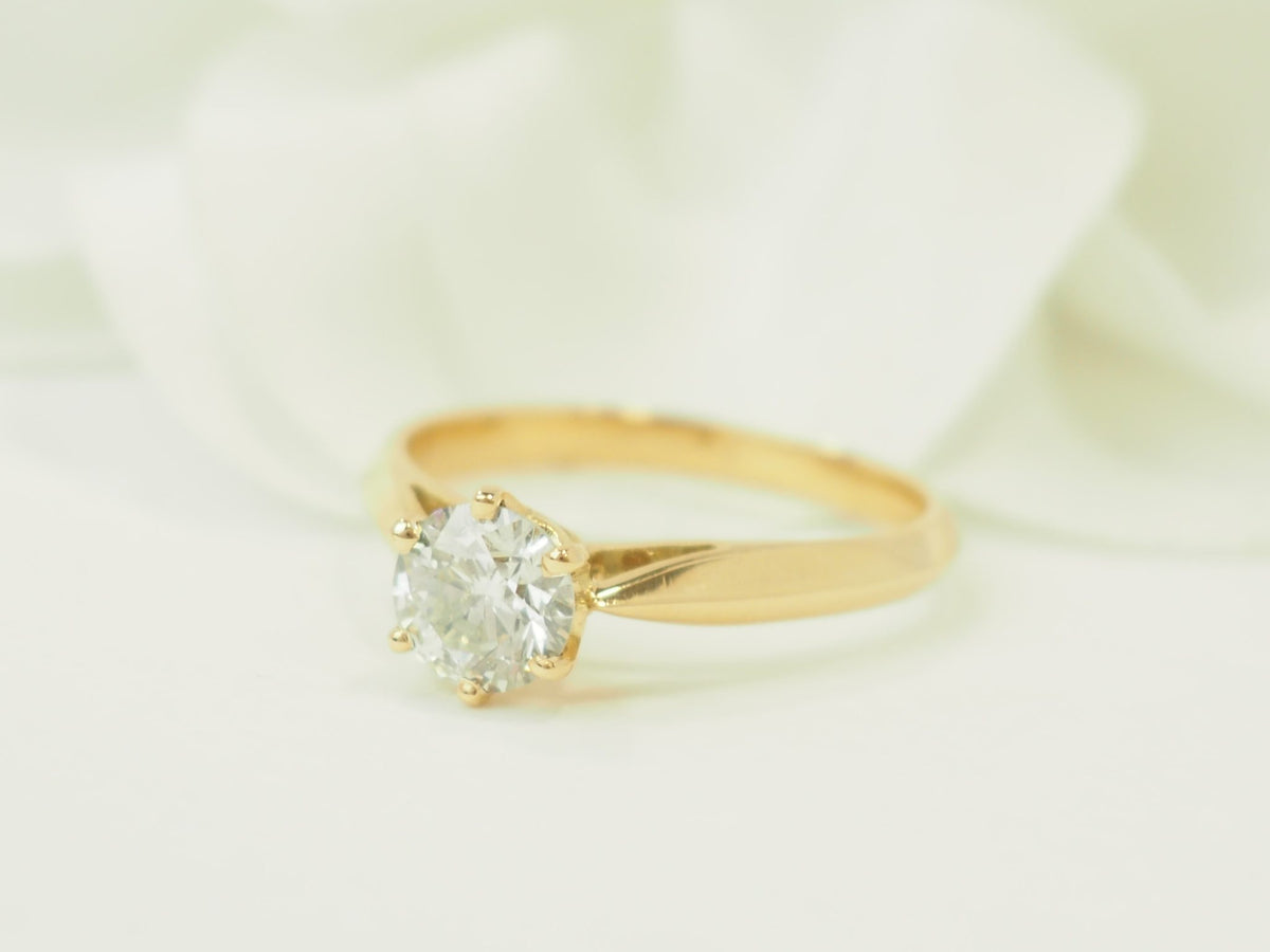 Bague solitaire L'Aurore en or jaune 18 carats avec diamant taille brillant de 0,74 carat serti 6 griffes