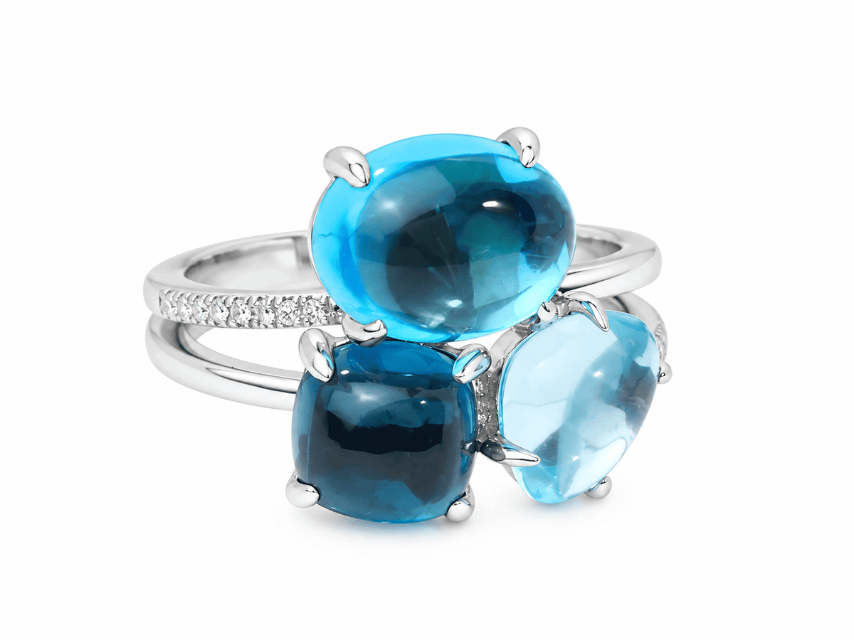 Bague L'Aurore en or blanc 18 carats avec aigue-marine, topazes bleues cabochon et pavage de diamants