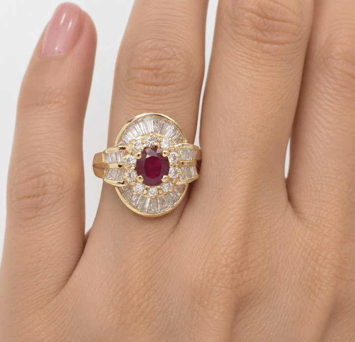 Bague jupe en or jaune, rubis et diamants