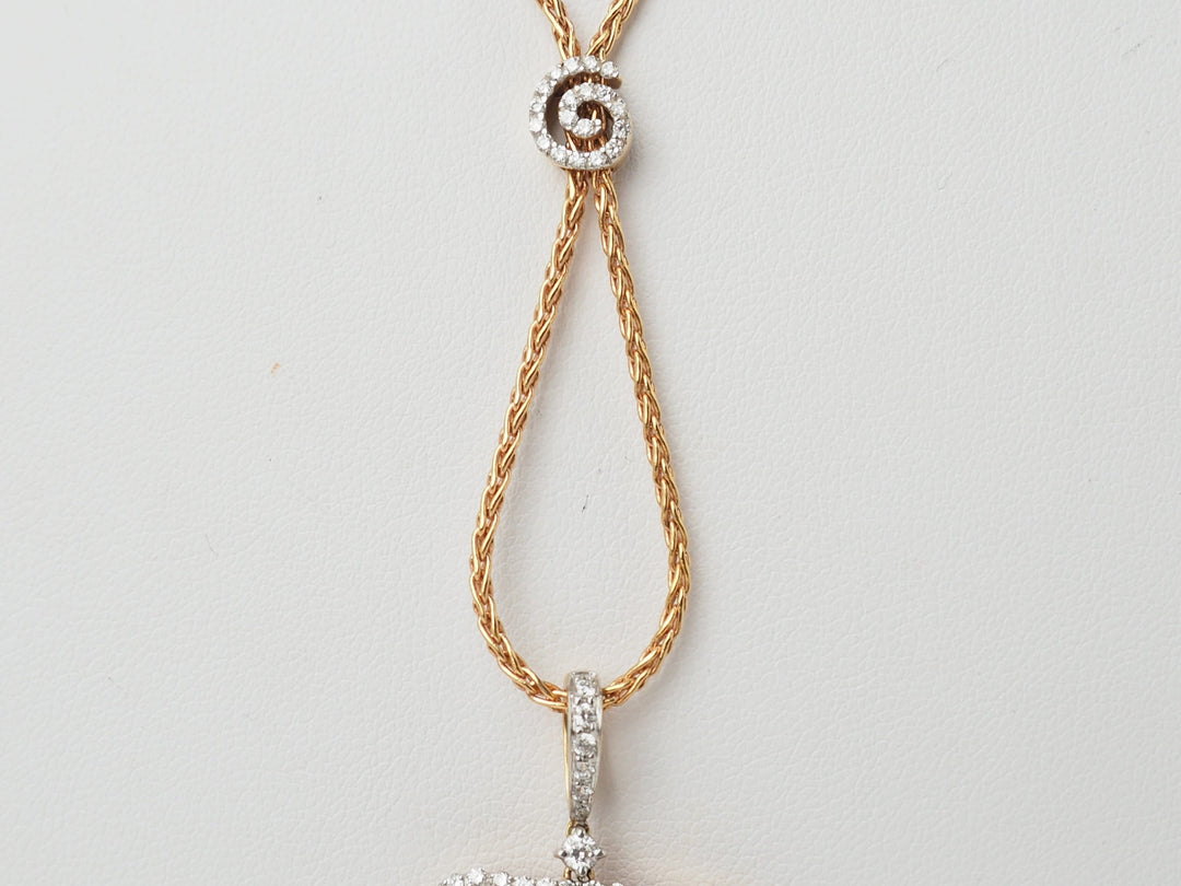 Collier pendentif fleur en or rose, pierres fines et diamants