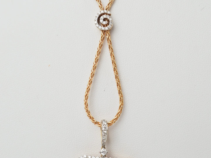 Collier pendentif fleur en or rose, pierres fines et diamants