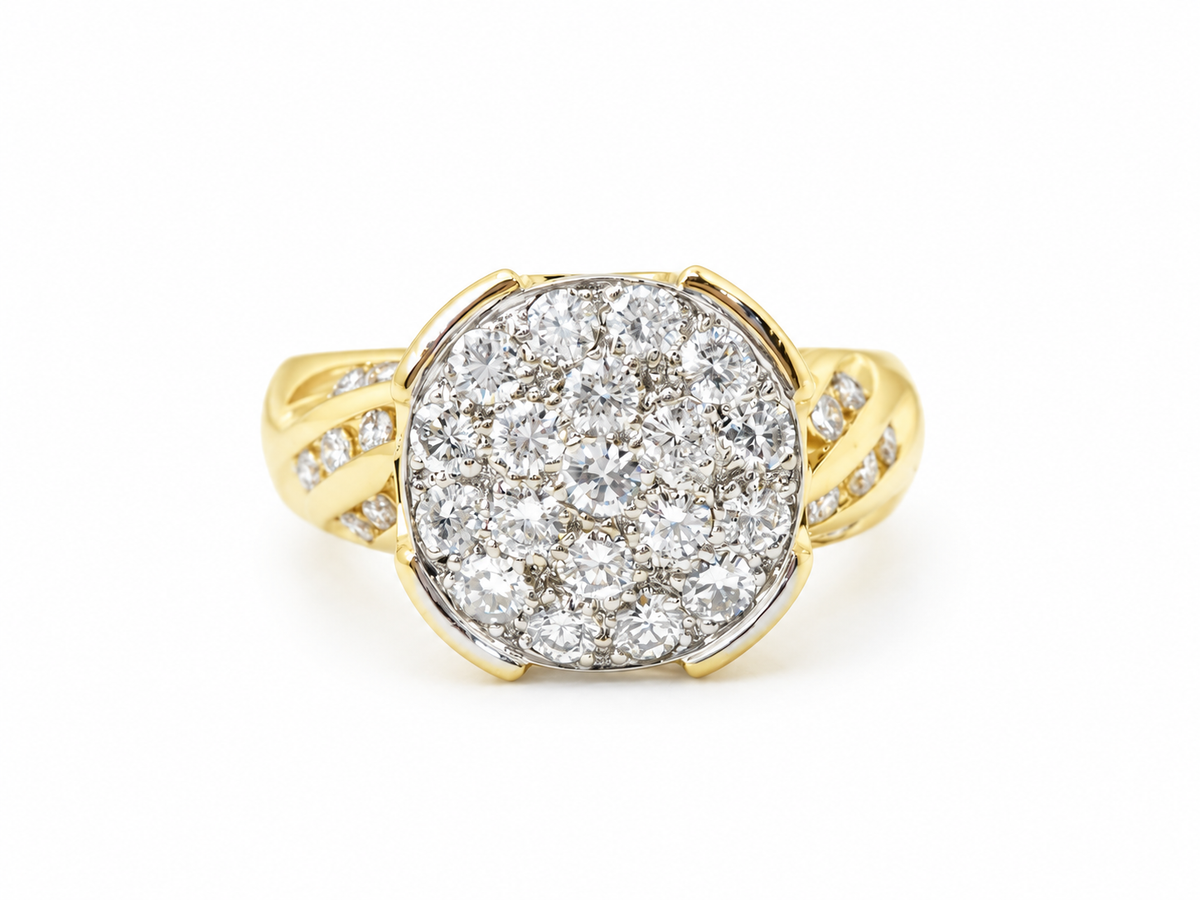 Bague L'Aurore en or jaune 18 carats avec un plateau pavé de diamants taille brillant et épaules serties