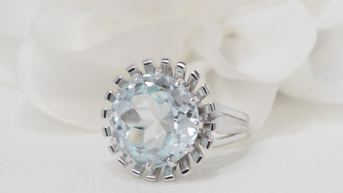Bague vintage en or blanc et aigue marine