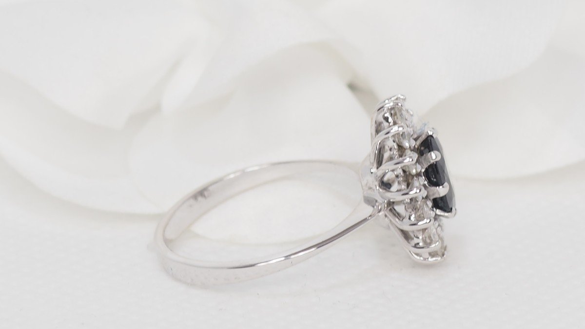 Bague marguerite ancienne saphir et diamants en or blanc 18 ct