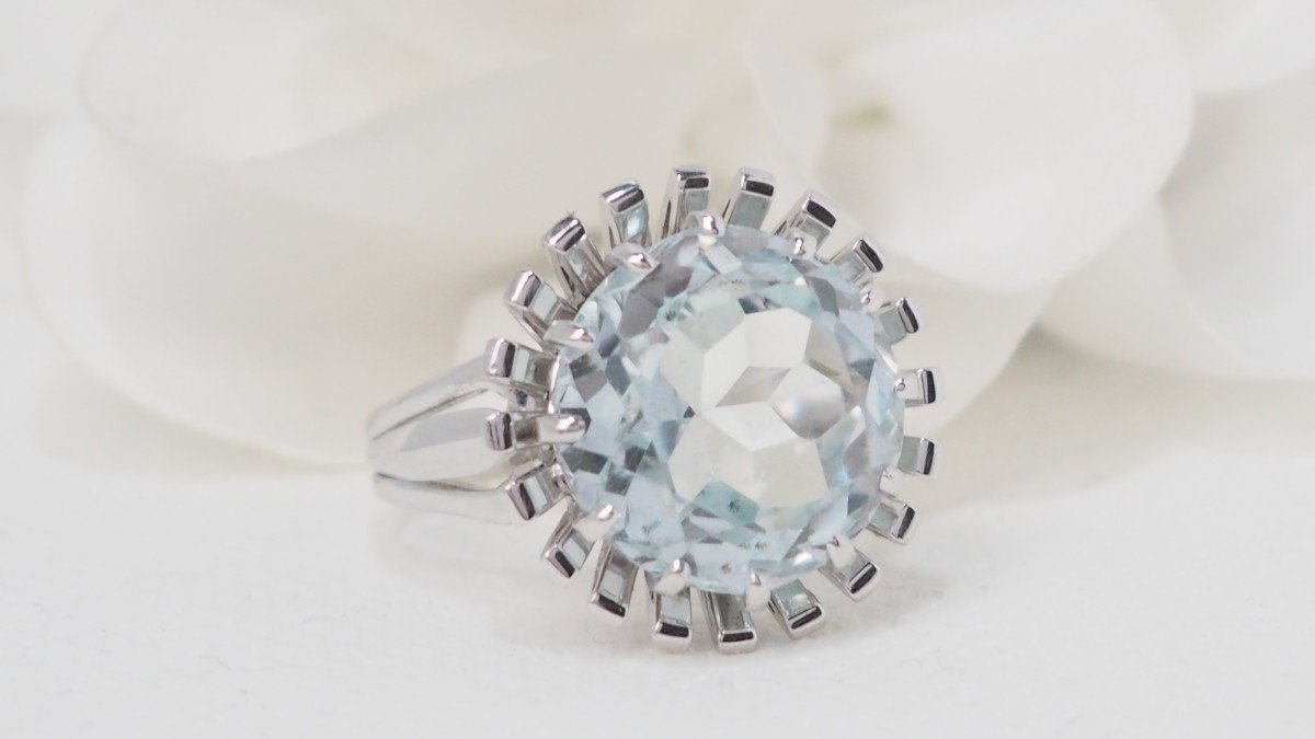 Bague vintage en or blanc et aigue marine