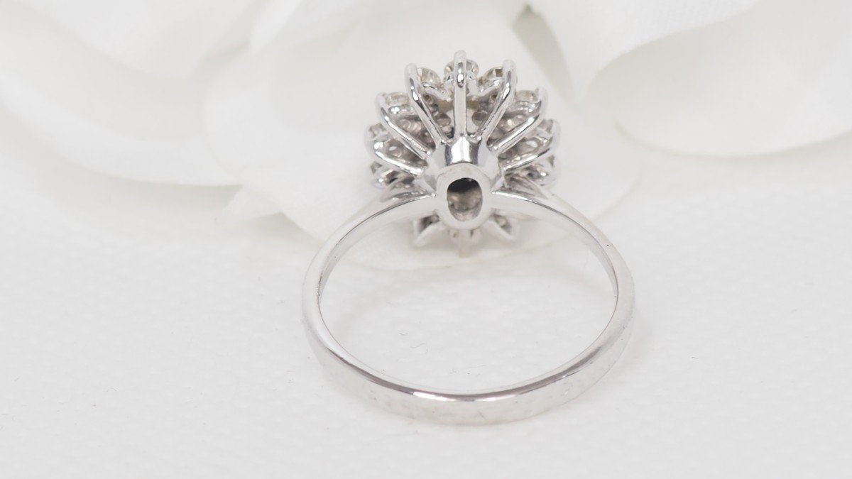 Bague marguerite ancienne saphir et diamants en or blanc 18 ct