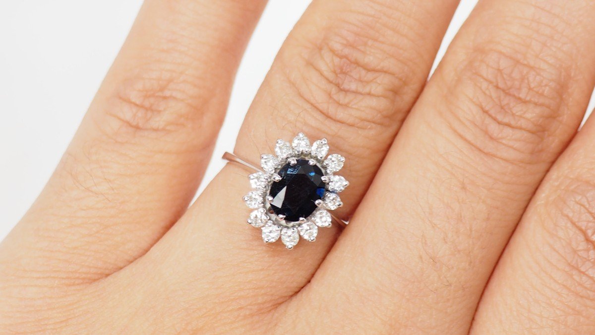 Bague marguerite ancienne saphir et diamants en or blanc 18 ct