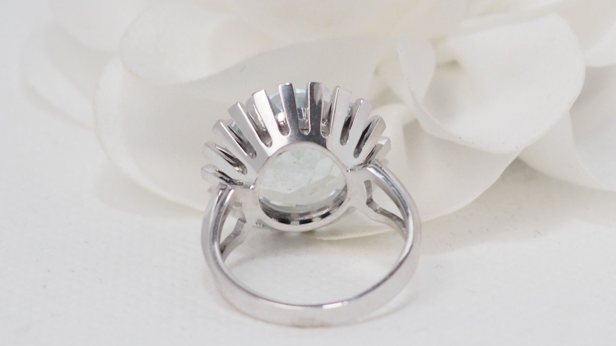 Bague vintage en or blanc et aigue marine