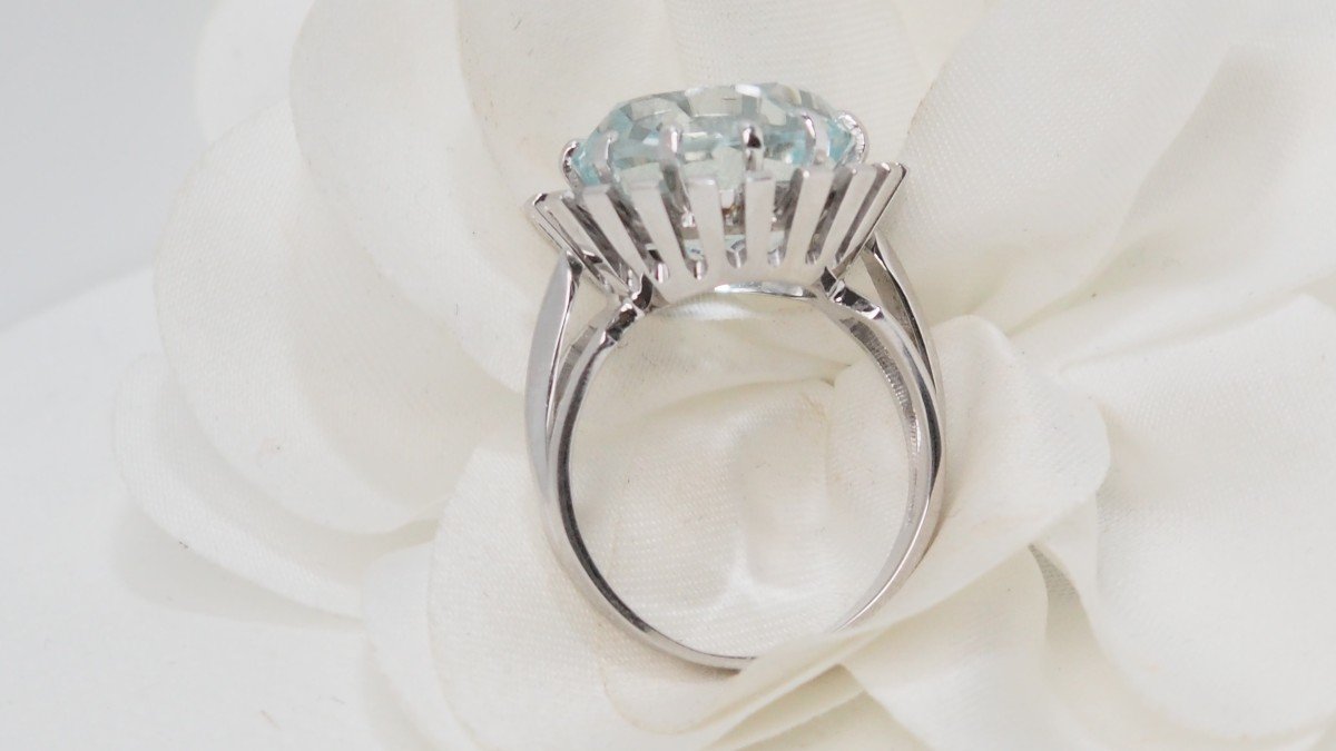Bague vintage en or blanc et aigue marine